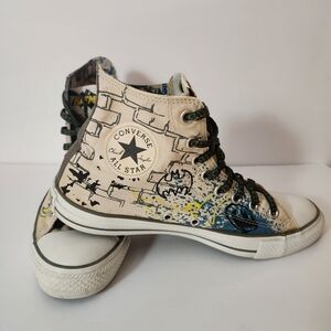 Converse Chuck Taylor All Star Hi Top featuring  DC Comics Batman Men's 9 Wom 11